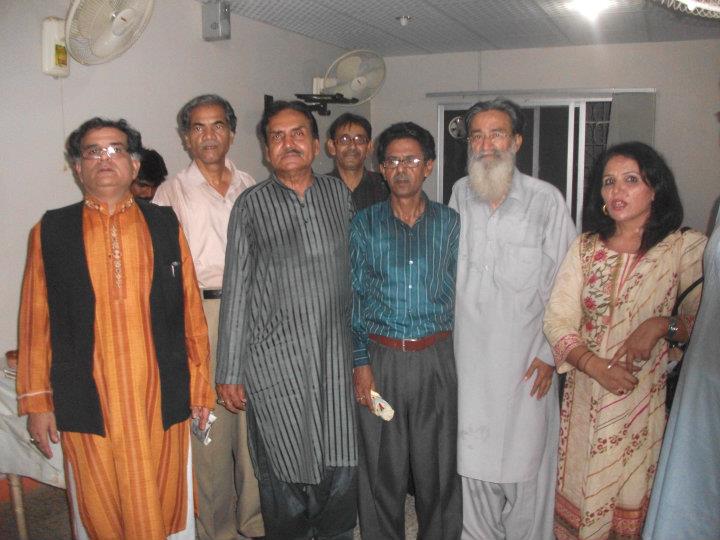 Shoara jo eis nashisht mei shareek hooey