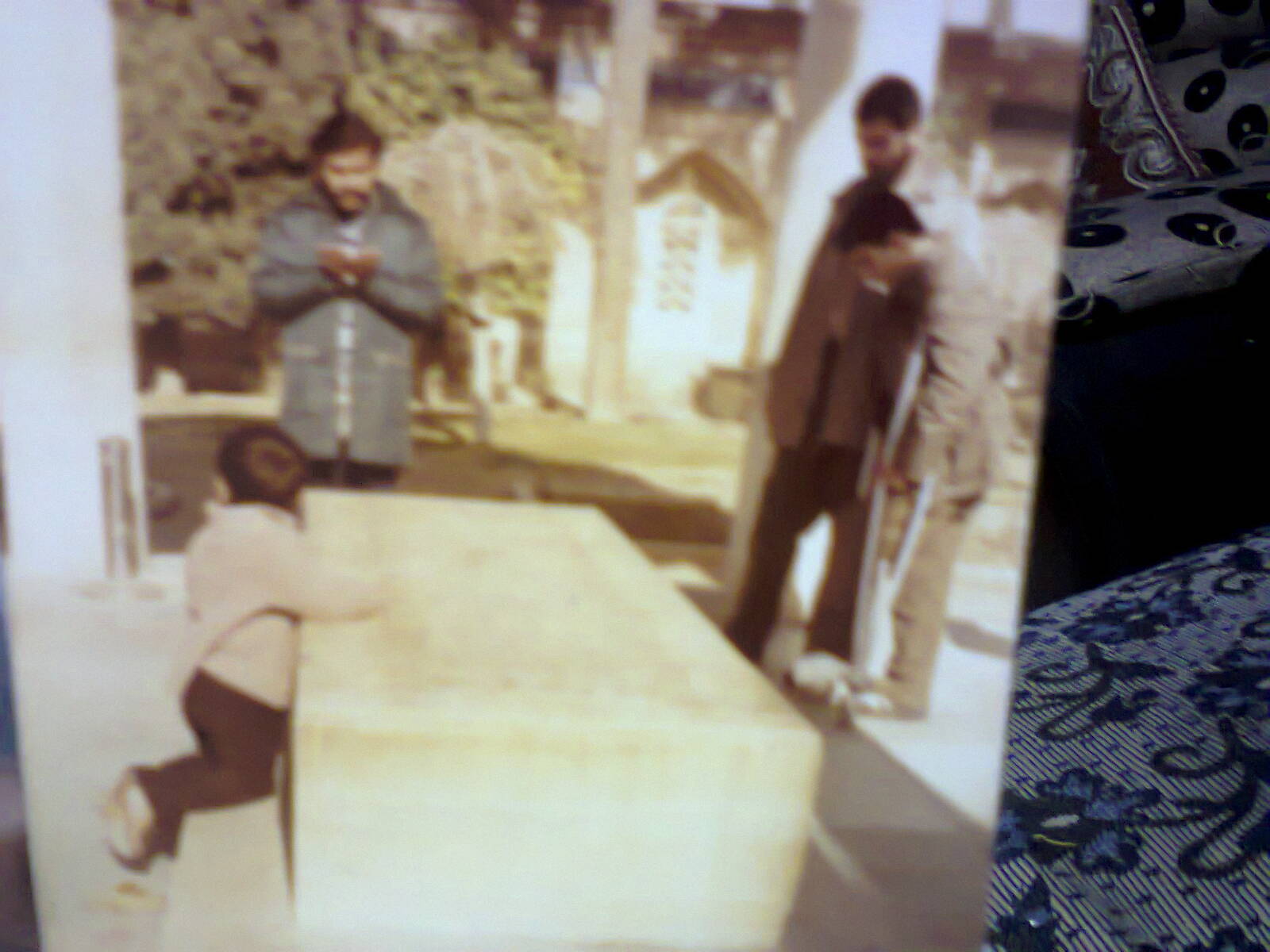Barqi Azmi ki mazaar e Hafiz Shirazi par Haziri