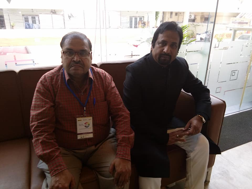 Barqi Azmi With Jawaid Naseem.jpg